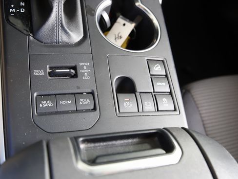 Used 2024 Toyota Highlander LE image 19