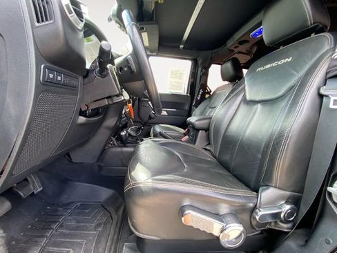 Used 2015 Jeep Wrangler Rubicon w/ Power Convenience Group AWD/4WD image 9