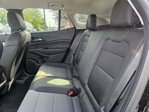Used 2025 Chevrolet Trax LT w/ LT Convenience Package FWD image 22