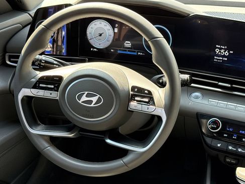 Used 2024 Hyundai Elantra SEL w/ Convenience Package FWD image 12