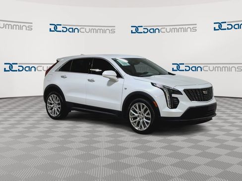 Used 2019 Cadillac XT4 Luxury w/ Cold Weather Package AWD/4WD image 3