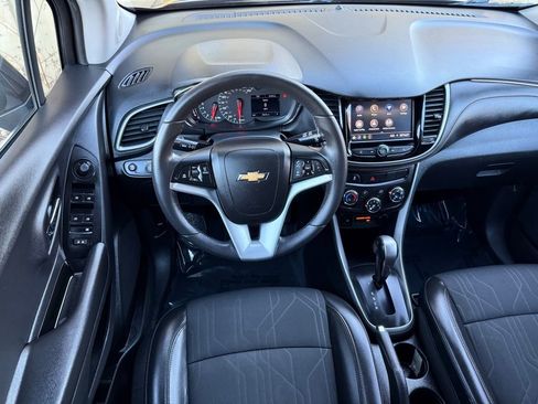 Used 2021 Chevrolet Trax LT w/ LT Convenience Package image 27