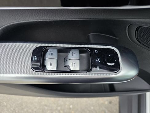 Used 2026 Mercedes-Benz GLC 300 image 11
