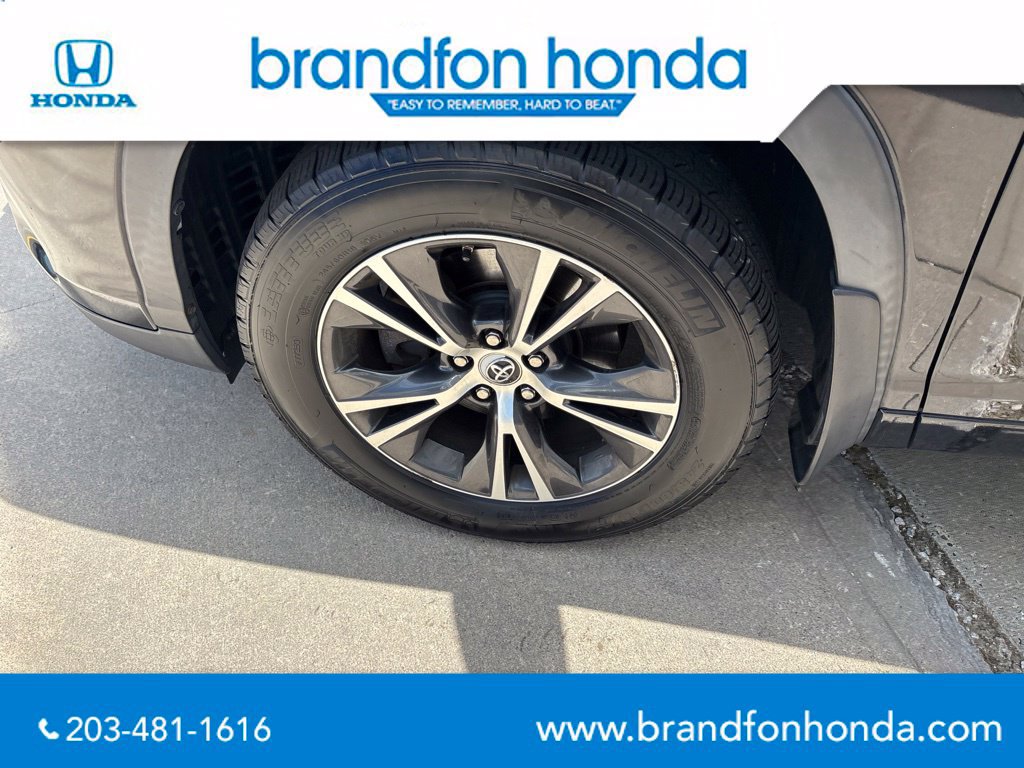 Used 2017 Toyota Highlander Plus AWD/4WD image 32