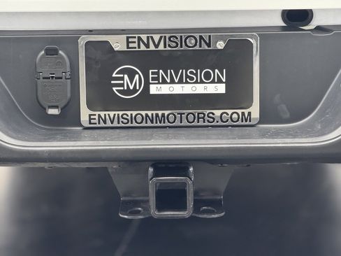 Used 2023 Jeep Gladiator Willys image 13