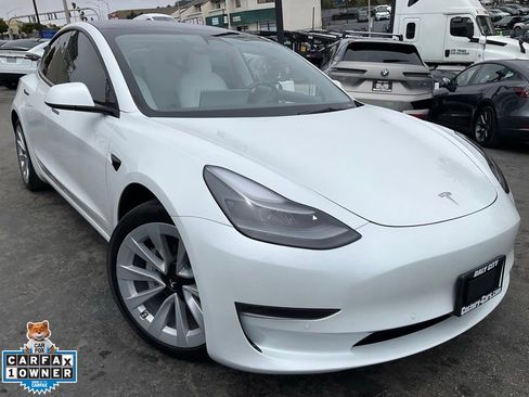 Used 2022 Tesla Model 3 Standard Range RWD image 1