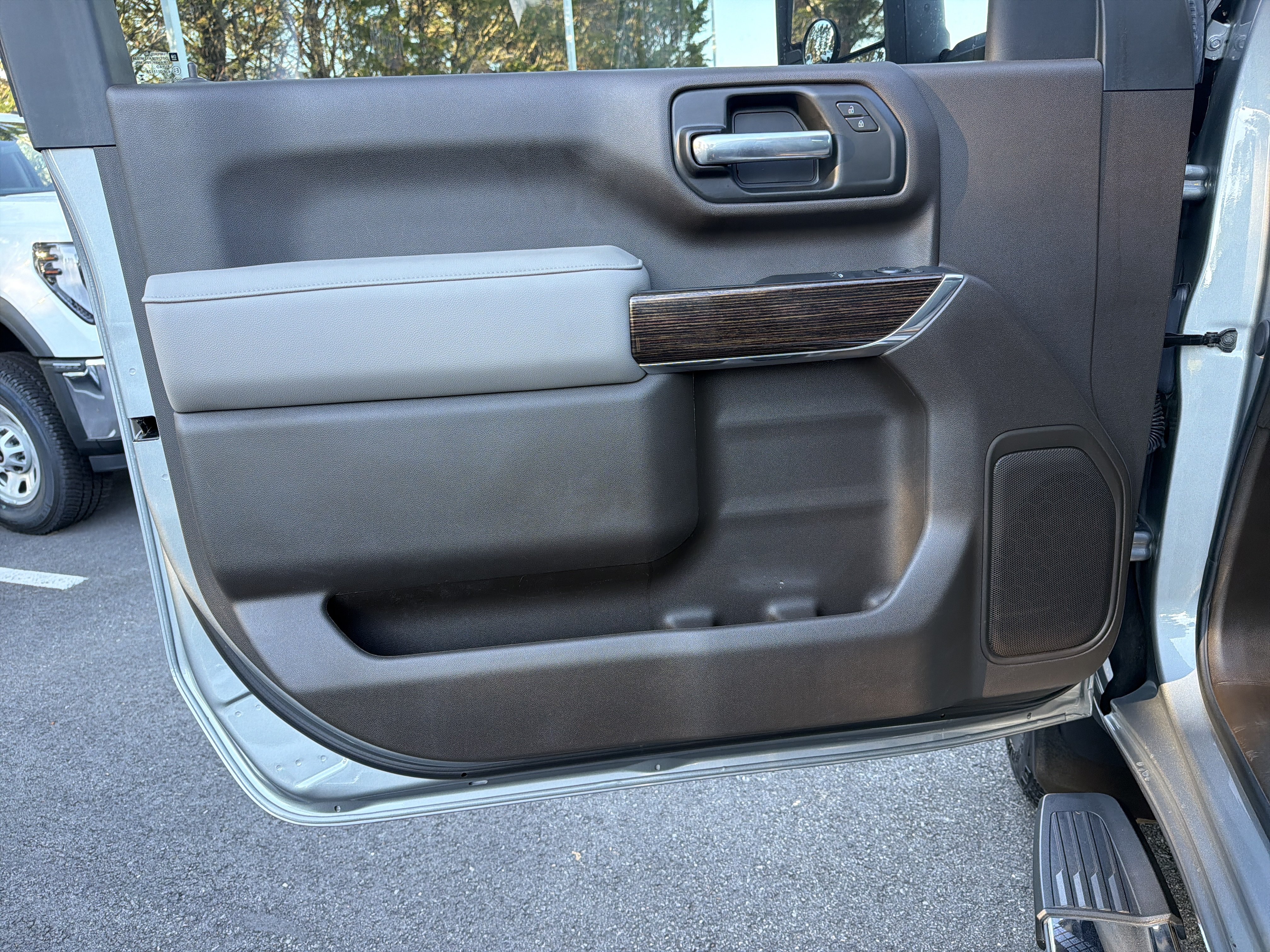 Used 2025 GMC Sierra 2500 SLE AWD/4WD image 17