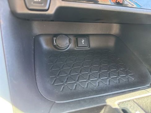 Used 2021 Toyota RAV4 XLE AWD/4WD image 17