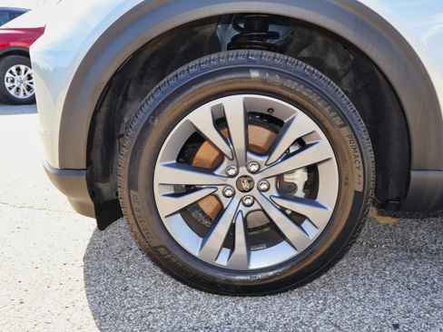 Used 2022 Ford Explorer XLT w/ Equipment Group 202A image 32