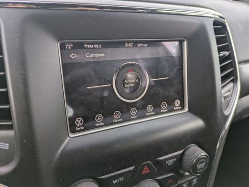 Used 2018 Jeep Grand Cherokee Laredo AWD/4WD image 11