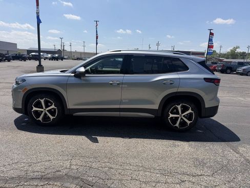 Used 2025 Volkswagen Tiguan SE FWD image 7