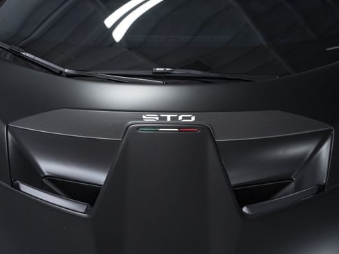 Used 2024 Lamborghini Huracan STO RWD image 16