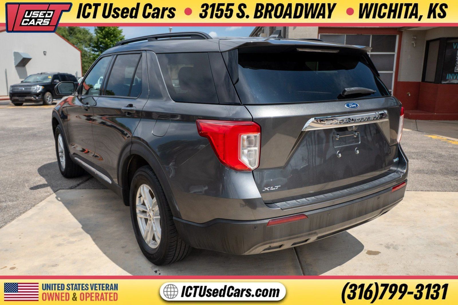 Used 2020 Ford Explorer XLT AWD/4WD image 2