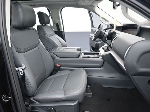 New 2025 Ford Expedition Active image 16