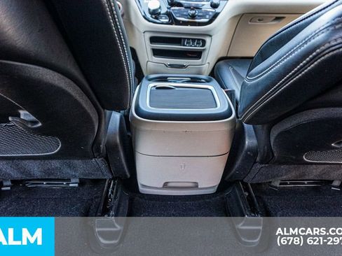 Used 2024 Chrysler Pacifica Limited FWD image 33