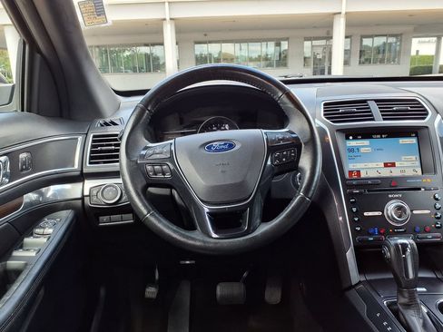 Used 2018 Ford Explorer Limited FWD image 16