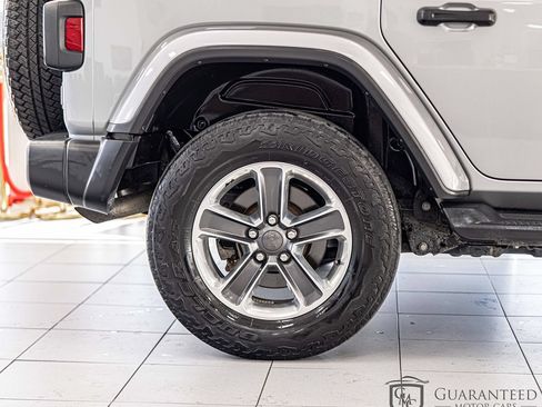 Used 2018 Jeep Wrangler Unlimited Sahara AWD/4WD image 10