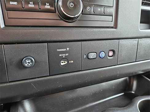 Used 2011 GMC Savana 3500 LS image 17