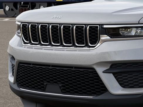 New 2026 Jeep Grand Cherokee Laredo image 21