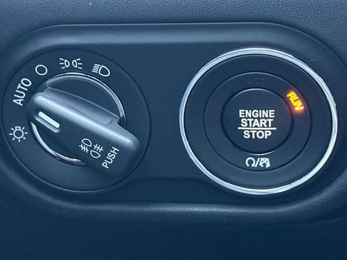 Used 2019 Maserati Levante S GranLusso image 25