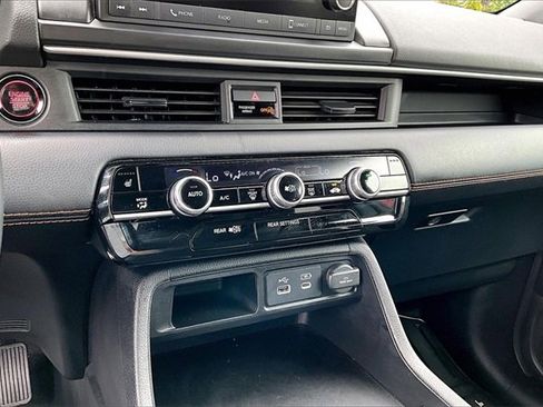 Used 2025 Honda Pilot Sport image 15