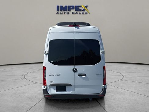 Used 2025 Mercedes-Benz Sprinter 2500 image 4