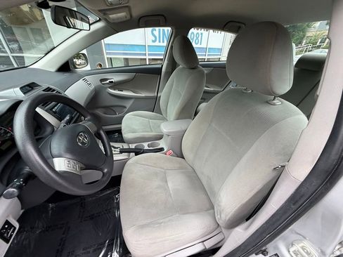 Used 2013 Toyota Corolla LE FWD image 7