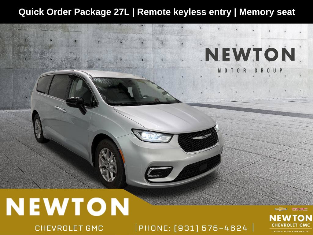 Used 2024 Chrysler Pacifica Touring-L FWD image 1