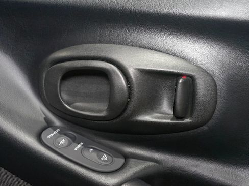 Used 1999 Chevrolet Corvette Coupe w/ Memory Pkg image 40