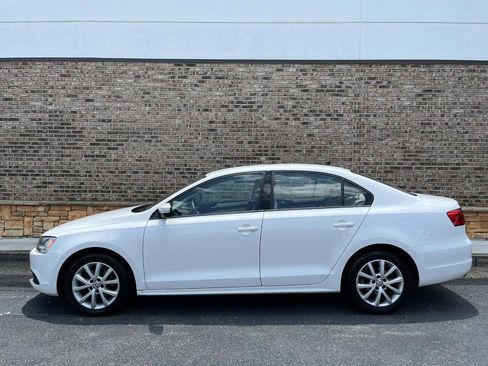 Used 2012 Volkswagen Jetta SE FWD image 2