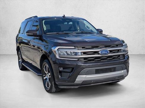 Used 2023 Ford Expedition XLT RWD image 3