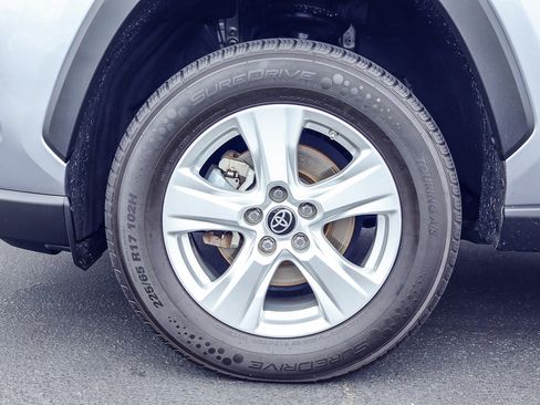 Used 2021 Toyota RAV4 LE AWD/4WD image 15