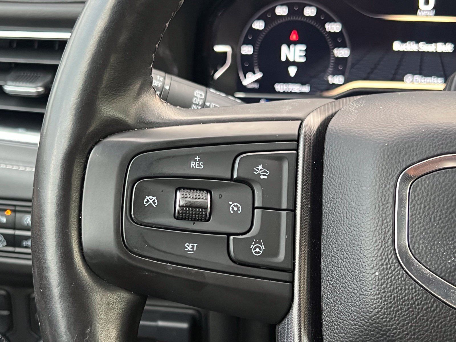 Used 2023 GMC Yukon XL Denali Ultimate AWD/4WD image 33