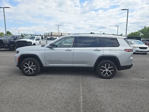 Used 2023 Jeep Grand Cherokee L Limited AWD/4WD image 4