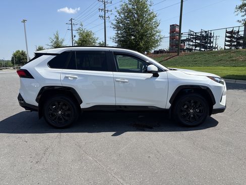 Used 2024 Toyota RAV4 SE w/ Convenience Package AWD/4WD image 10