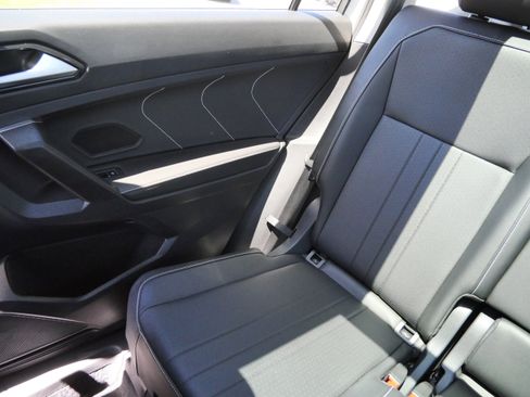 Certified 2023 Volkswagen Tiguan SE w/ Panoramic Sunroof Package AWD/4WD image 12