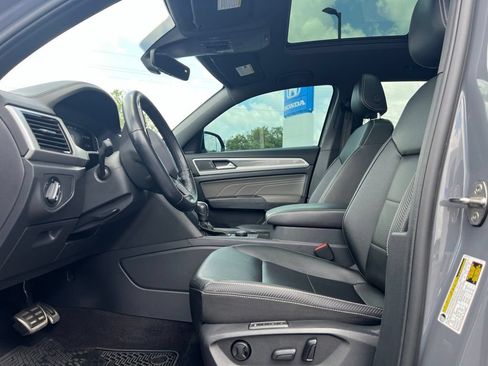 Used 2022 Volkswagen Atlas Cross Sport SEL R-Line AWD/4WD image 9