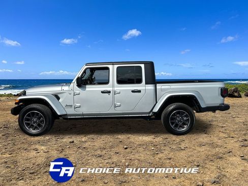 Used 2023 Jeep Gladiator Overland AWD/4WD image 3