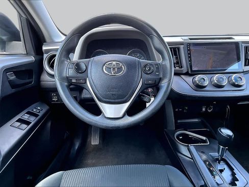 Used 2017 Toyota RAV4 LE FWD image 6