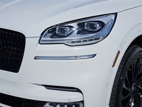 Certified 2023 Lincoln Aviator Black Label image 8