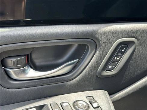 Certified 2023 Honda Pilot Touring image 25