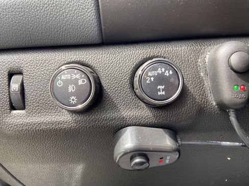 Used 2019 Chevrolet Colorado Z71 w/ Z71 Midnight Edition image 12