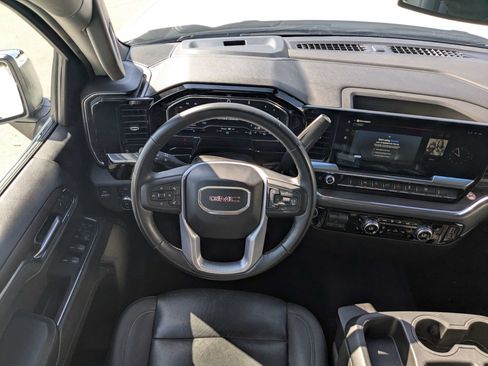 Used 2025 GMC Sierra 1500 SLT AWD/4WD image 17