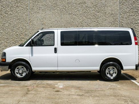 Used 2015 Chevrolet Express 2500 LT w/ LT Preferred Equipment Group image 15