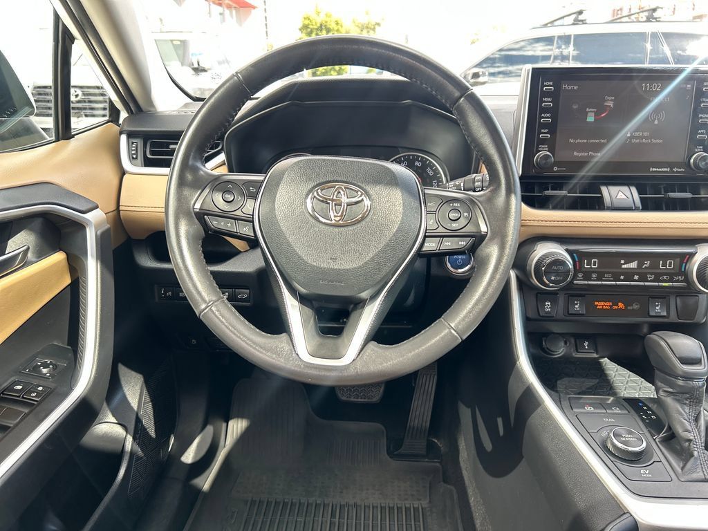 Certified 2020 Toyota RAV4 XLE w/ Convenience Package AWD/4WD image 14