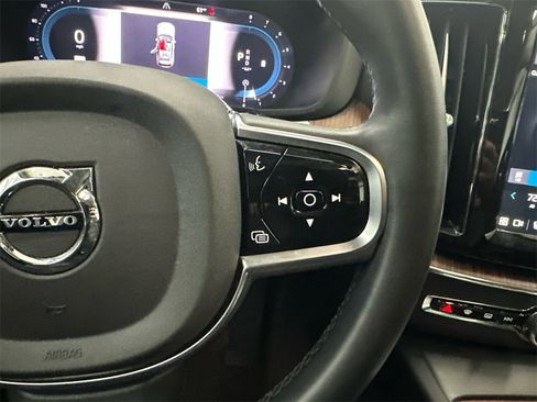 Used 2024 Volvo XC60 B5 Plus image 29