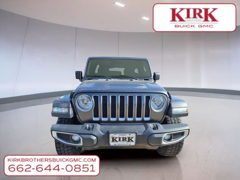 Used 2018 Jeep Wrangler Unlimited Sahara image 3