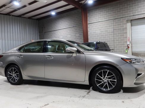Used 2018 Lexus ES 350 w/ Luxury Package w/Wood Trim FWD image 7