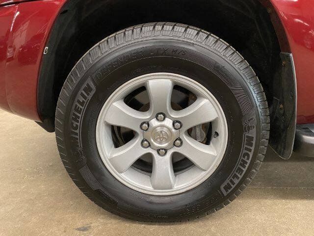 Used 2005 Toyota 4Runner SR5 AWD/4WD image 29