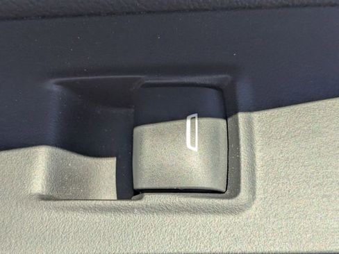 Used 2024 GMC Terrain SLE FWD image 32
